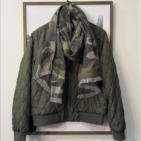 Banana Republic Quilted Olive Green Bomber Jacket - Picture 3 of 12